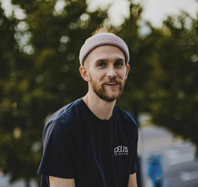 Erik Lindqvist, host in Stockholm, Sweden